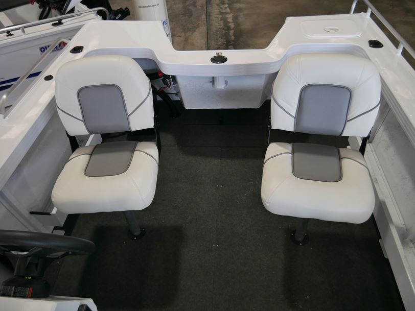 Quintrex 490 Renegade Side Console Quintrex 490 Renegade Side Console