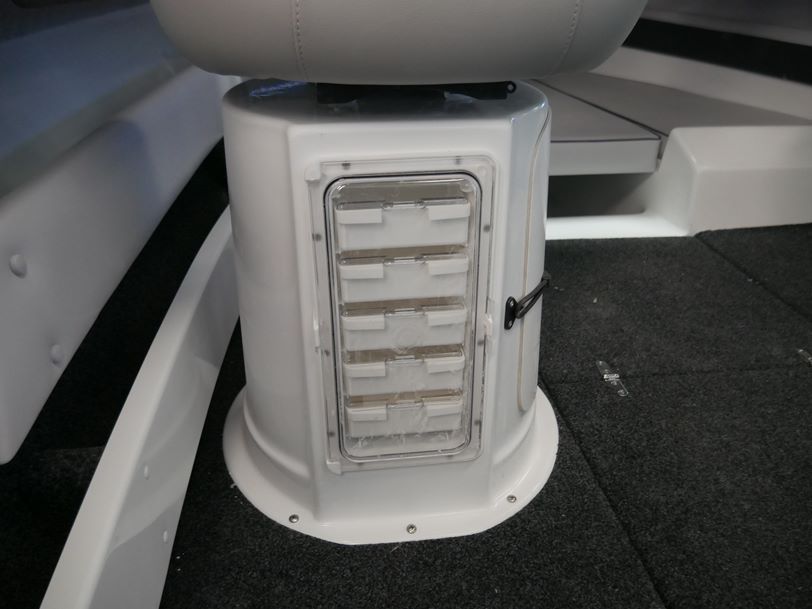 Revival 530 Offshore - Cabin Boat Revival 530 Offshore - Cabin Boat