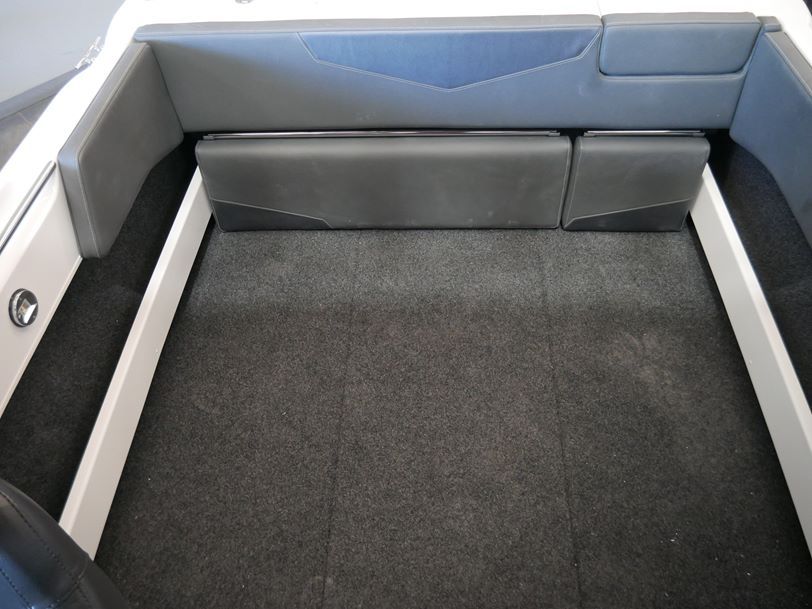 Revival 530 Offshore - Cabin Boat Revival 530 Offshore - Cabin Boat