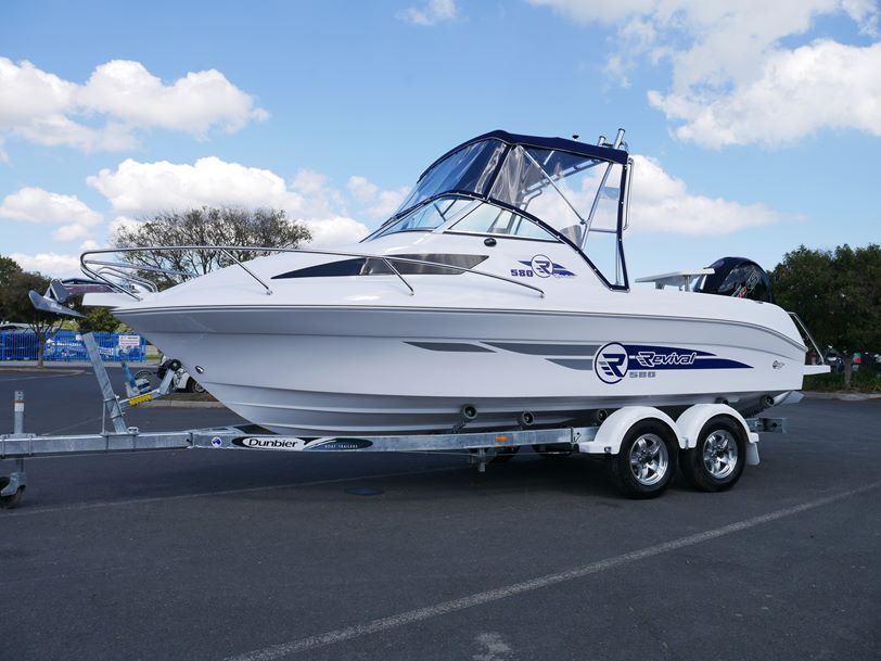 Revival 580 Offshore - Cabin Boat Revival 580 Offshore - Cabin Boat