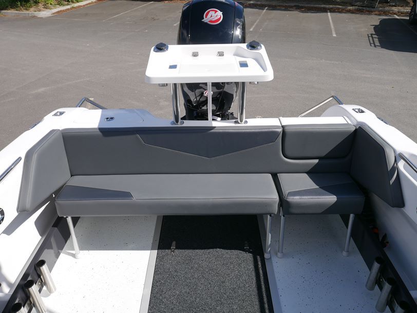 Revival 580 Offshore - Cabin Boat Revival 580 Offshore - Cabin Boat