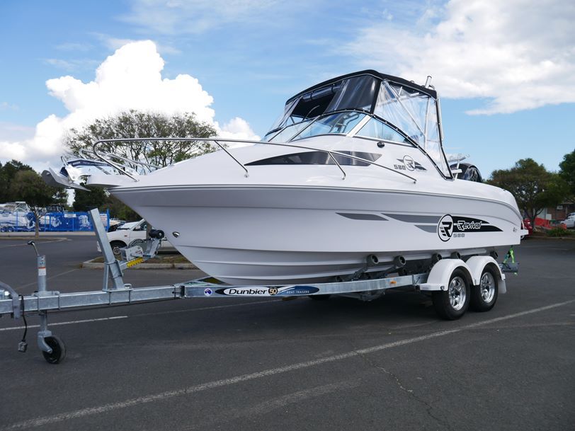 Revival 580 Offshore - Cabin Boat Revival 580 Offshore - Cabin Boat