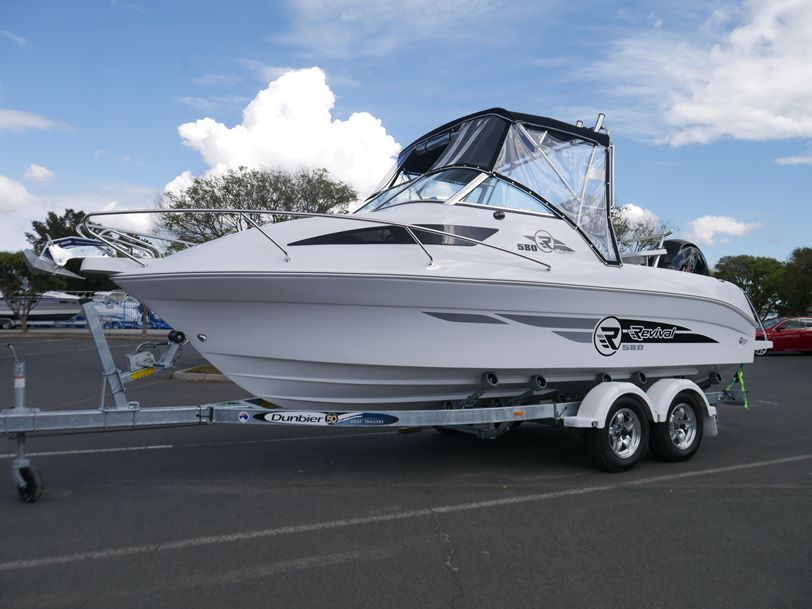 Revival 580 Offshore - Cabin Boat Revival 580 Offshore - Cabin Boat