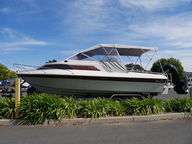 Yalta 630 Express Cruiser Yalta 630 Express Cruiser