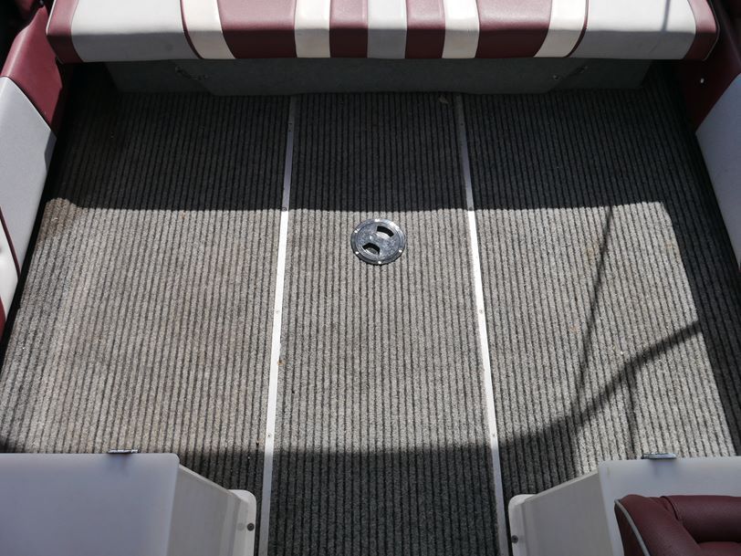 Yalta 630 Express Cruiser Yalta 630 Express Cruiser