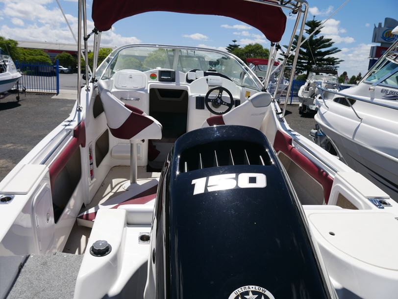 Haines Hunter 585 Seeker - Cabin Boat - 2001 Model Haines Hunter 585 Seeker - Cabin Boat - 2001 Model