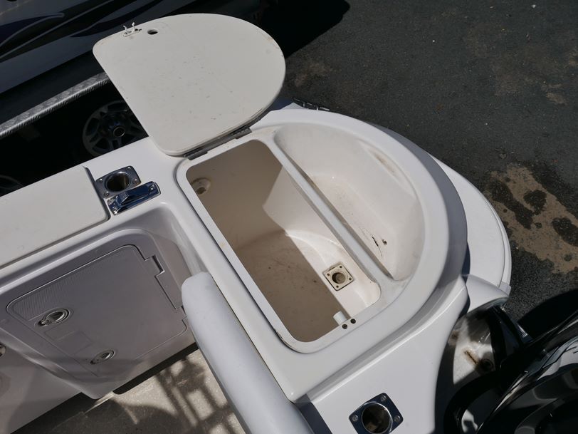 Haines Hunter 585 Seeker - Cabin Boat - 2001 Model Haines Hunter 585 Seeker - Cabin Boat - 2001 Model