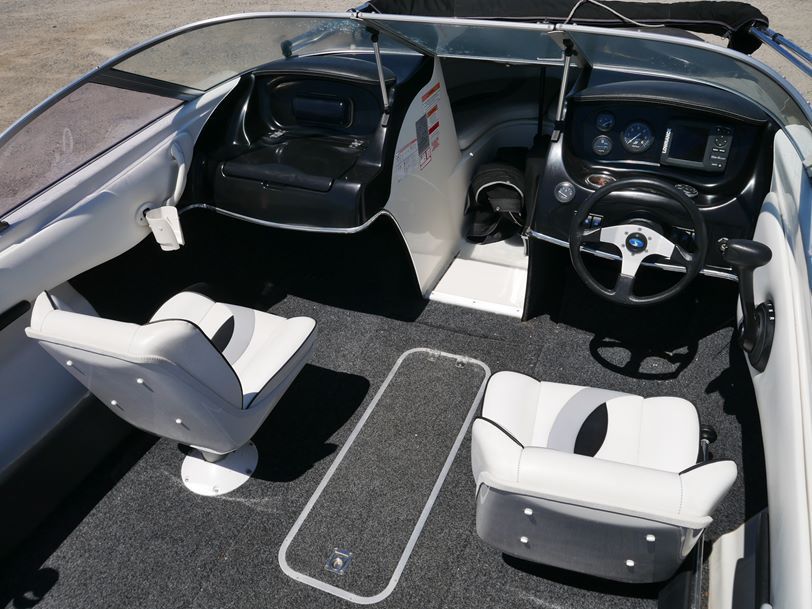 Haines Signature 535BR Bow Rider - 2011 Model Haines Signature 535BR Bow Rider - 2011 Model