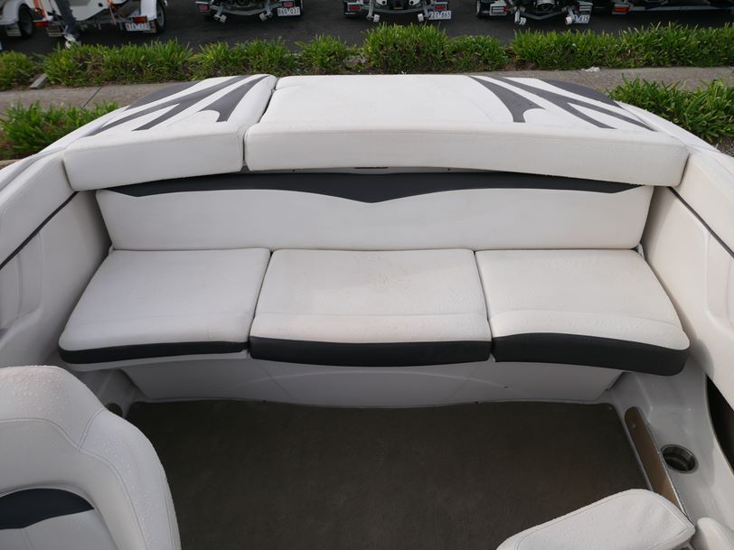 Four Winns H210 Bow Rider - 2010 Model Four Winns H210 Bow Rider - 2010 Model