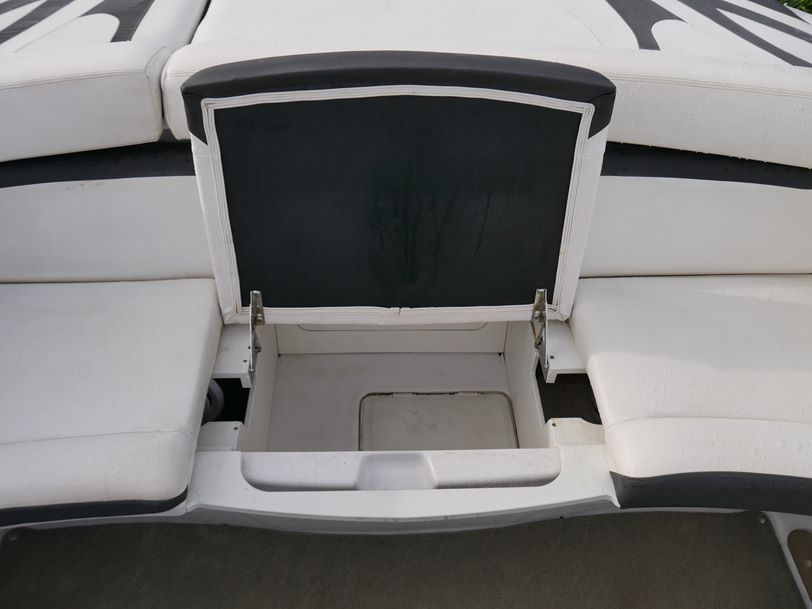 Four Winns H210 Bow Rider - 2010 Model Four Winns H210 Bow Rider - 2010 Model