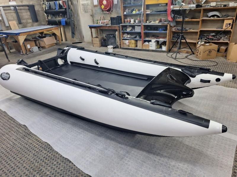 Infanta P1 Thunder Cat - Boat 12-25 (White & Black) Infanta P1 Thunder Cat - Boat 12-25 (White & Black)